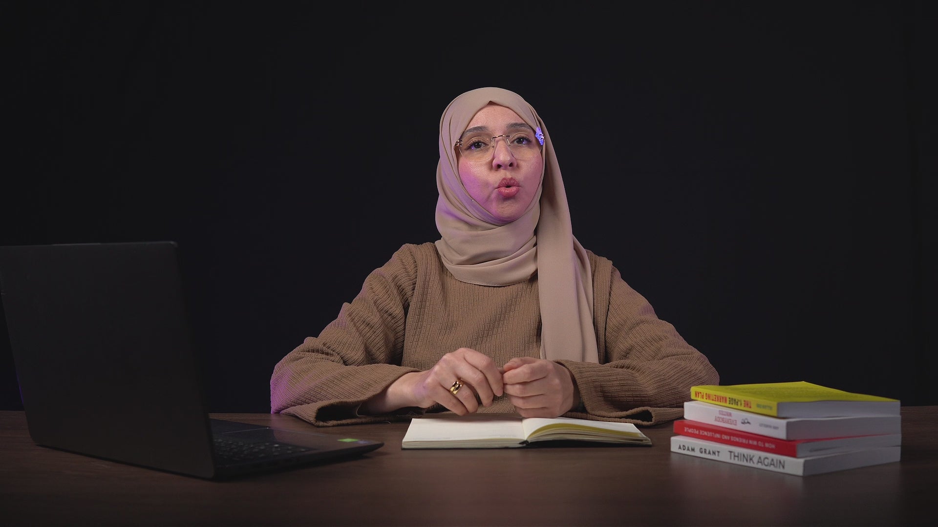 Load video: تعرف على فن السعادة الزوجية